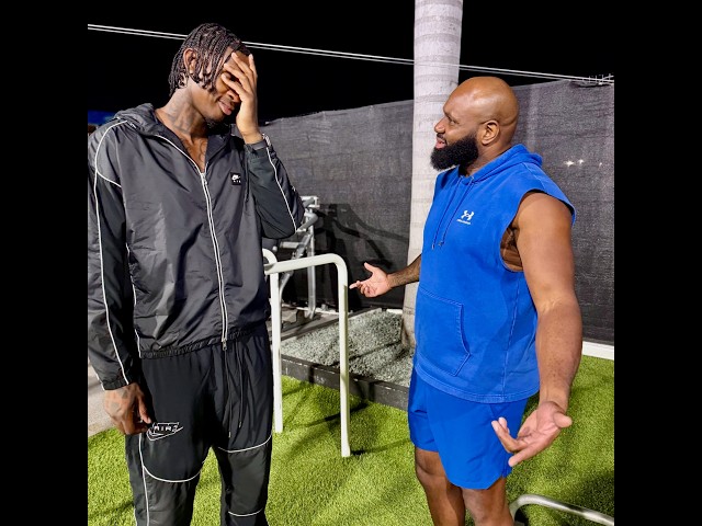 When King tells Dan about his date with Delicia!