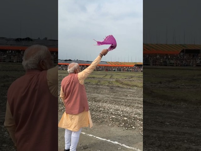 The ICONIC 'gamosa moment' in Assam!