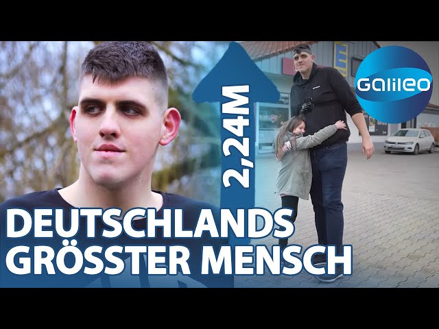 Life from a bird's eye view: Everyday life as Germany's tallest person | Galileo | ProSieben