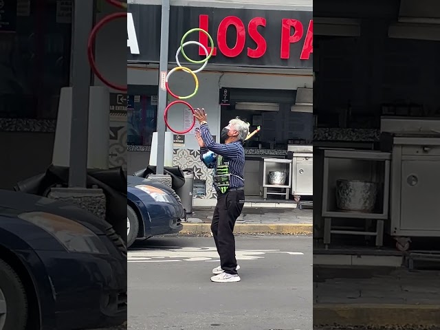 Payasito Malabarista de aros y su Mono de peluche! 🎪🤡