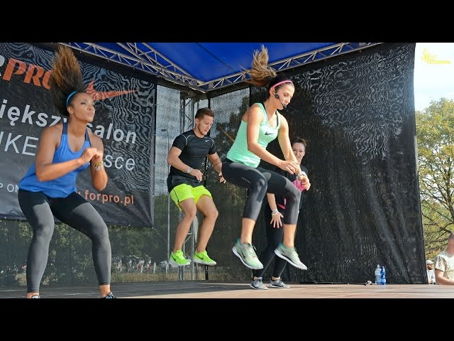 Anna Lewandowska. Trening na wilanowskiej plaży. Fitness. Warszawa 2015.