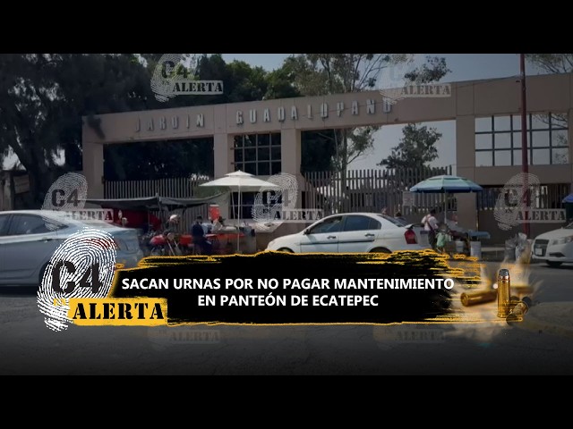 Staff from the Jardín Guadalupano cemetery remove urns in Ecatepec; they force families to pay fees.