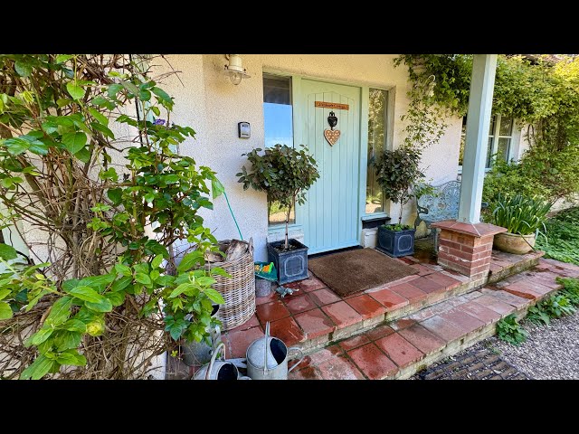 Step Into This Charming Gardeners Cottage – Full Tour!