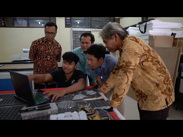 KIRIM MESIN 1 CONTAINER! KE UNIVERSITAS SEBELAS MARET (UNS) - LASER CO2 & CNC ROUTER