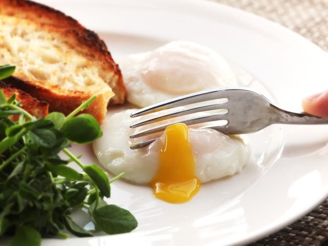 The Food Lab: How To Poach Eggs