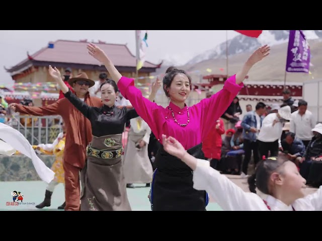 Tibetan dance "Luoyang", men, women and children can participate.