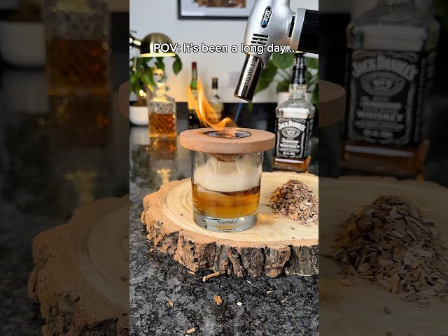 Get the smoker from LlNK lN BlO 😮‍💨🤌🏼 #smoky #whisky #bourbon #whiskey #drinks #cocktail
