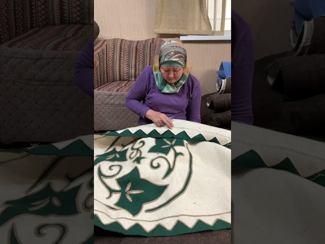 Kyrgyz HANDMADE artists in a process 😊✨ #shyrdak #rug #homedecor #home #kyrgyzstan