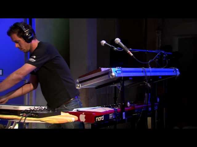 Pili Live - Daft Punk / Something About Us Loop