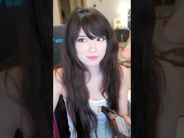 Emiru Forgot to Close Her Tabs 😭