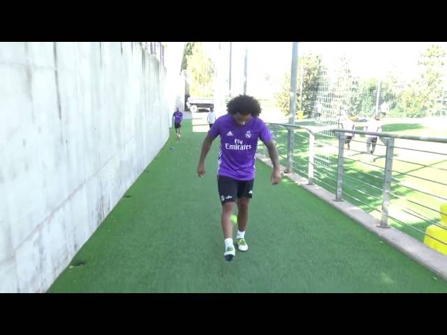 Marcelo's impressive kick-ups with a tennis ball!