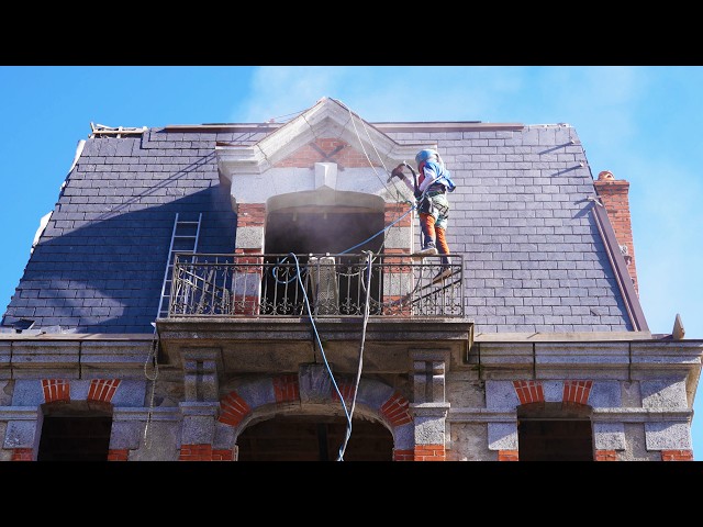 Die, wo ich am Schloss beim Sandstrahlen hänge.