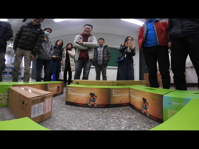 20180109 臺中市106年度運算思維跨域教學增能工作坊 Webduino 與物聯網教學活動 自走車避障1