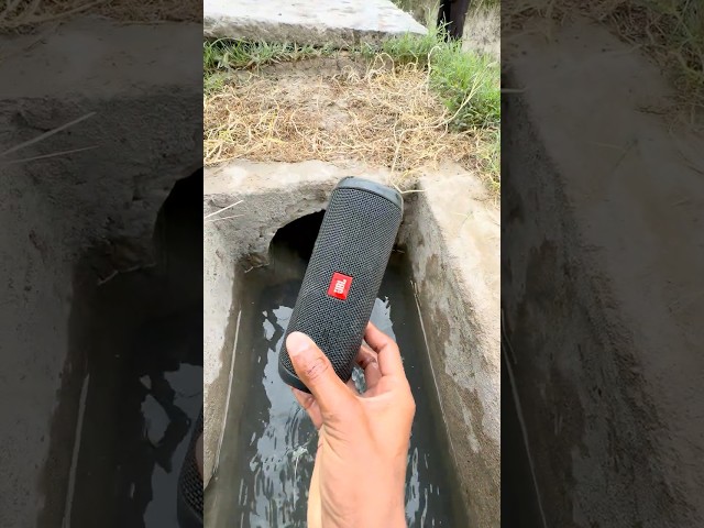 Jbl flip2 speaker throw in water drop bass testing