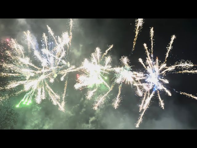 Riakeo - Shameless - peking Opera 1 & meer - vuurwerk