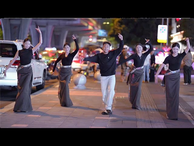 Very Beautiful Tibetan dance “Grassland Guozhuang"