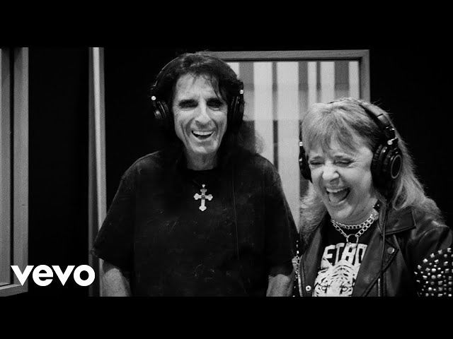 Suzi Quatro - Suzi Quatro - Kick Out The Jams (Official Music Video)