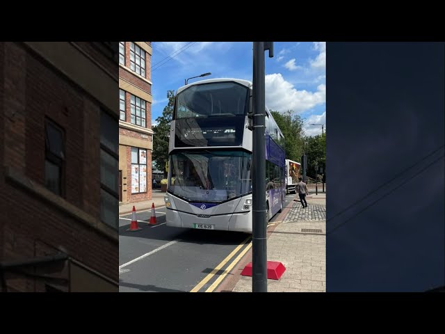 *[JERKY]* First Leeds StreetDeck NewPower EV⚡ conversion 71029 (XIG 1639) on the 4F