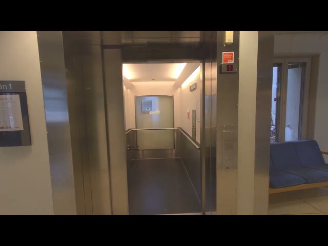 KONE mod. Hydraulic Elevator @ Ekerö Vårdcentral