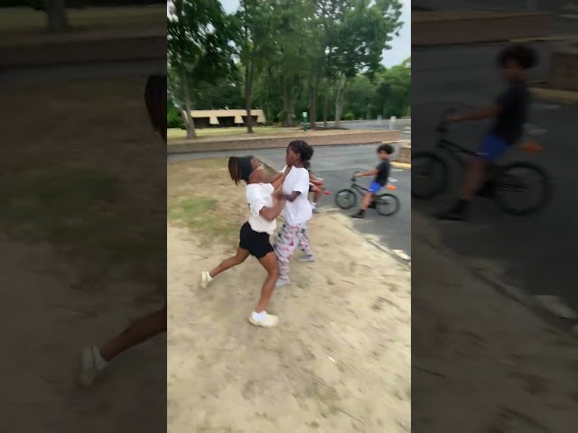 Who won?😬😳#ghetto #fightcam #fights #fightvideos #fightvideo #streetfight #fighting #shorts
