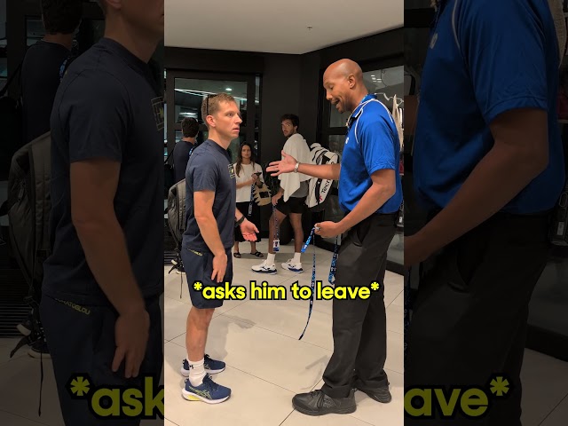 Holger Rune PRANKS his physio! 😁