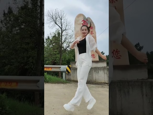 #bestshuffle #dance #fashion #dancer #trend #shuffle #cuttingshapes #shuffling #trending #dancing