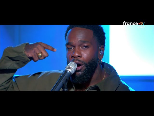 “Girlfriend” par Tayc en live