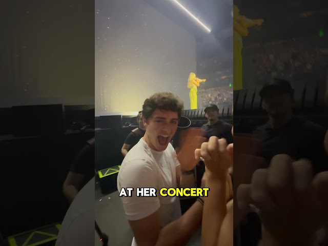 Millie Bobby Brown & Noah Schnapp Celebrate at Sabrina Carpenter's Amazing Show!  🎉🎶