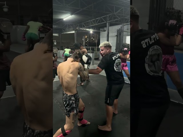 I punched him a lot, but I also received a lot #muaythai #muaythaifamily #boxing #shorts