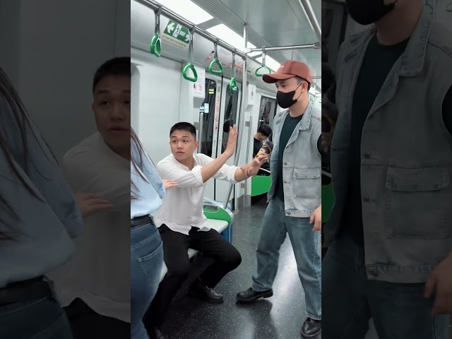 The chase was stopped. #silenthelp #kindness #sos #rescueefforts #instantkarma #viral