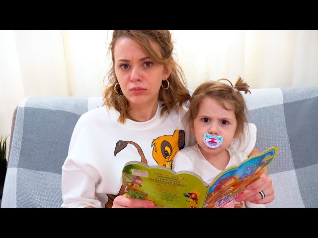 Ева шутит и учится с маленькой