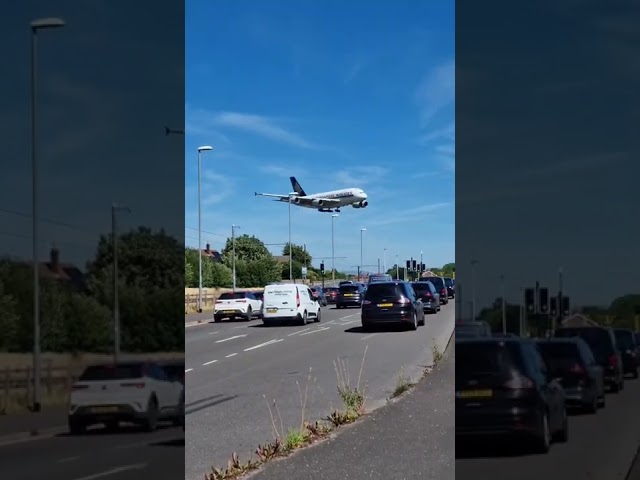 Epic Singapore Airlines A380 arrives at Manchester Airport #A380 #singaporeairlines #Airbus #SQ