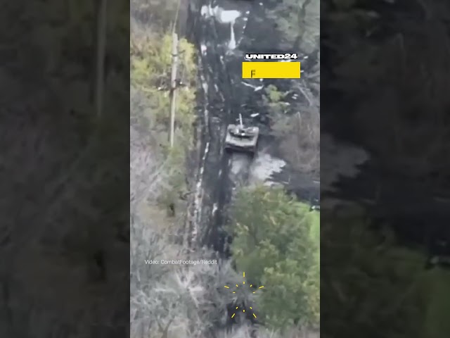 Ukraine war: Ukrainian Soldier Destroys Russian T-80BV Tank Using RPG-7 #tanks #russia