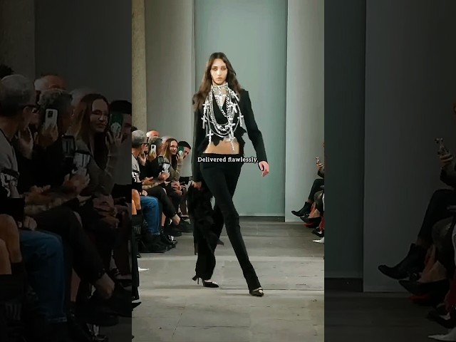 Once again, she owns the runway ⚡ #fashion #runway #supermodel #yasminwijnaldum