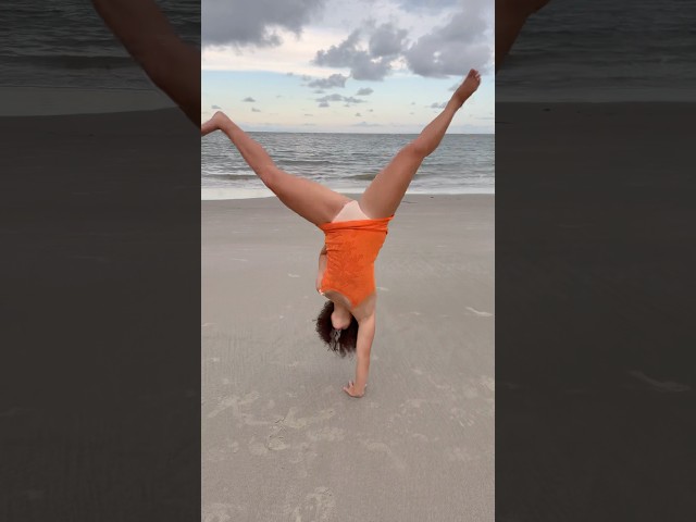 All I need is one hand 🤸🏻‍♂️