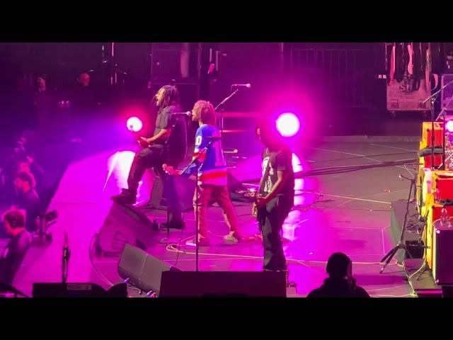 The Paradox Performs Bender at the 2025 KROQ Almost Acoustic Christmas Concert