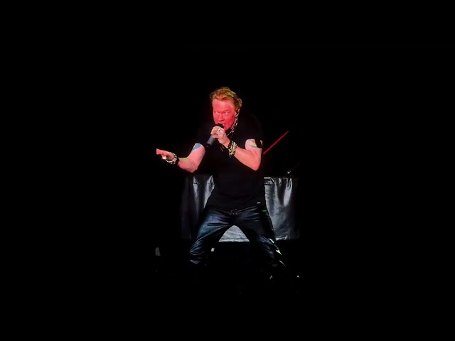 Guns N' Roses - Hard Skool (Medellín, Colombia 2025) (Short Video | Thunderstorm Performance)