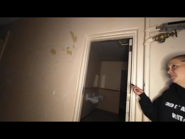 VR180 Madison Seminary lighted ghost tour 02.