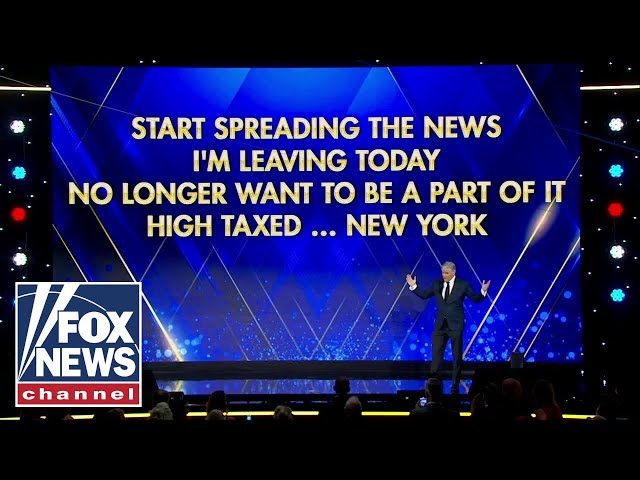 Sean Hannity leads a 'New York, New York' sing-a-long