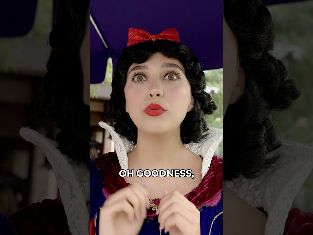 Snow White DENIES Evil Queen Gave Her the Apple at Disneyland! 😱🍎 #disneyland #snowwhite #evilqueen
