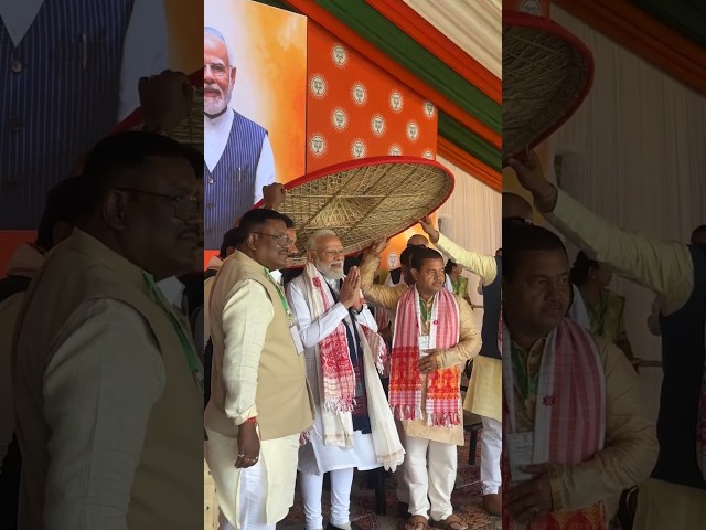 A special present of Jaapi to PM Modi in Barpeta!