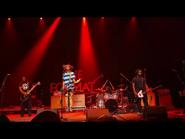 Do Me Like That - The Paradox at DC101-derland 2025 on Sunday, December 7, 2025