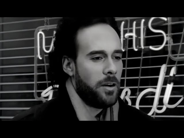 Marc Cohn - Walking in Memphis (Official Music Video)