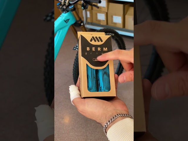 🔊 Sound ON! 🔊 Clean MTB Grip Install ✅ Satisfying Bike Build at AMS HQ ✅