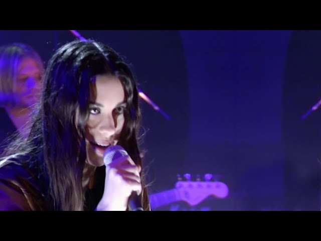 Alanis Morissette - You Oughta Know (live) - Jools Holland's Hootenanny - 31/12/1995