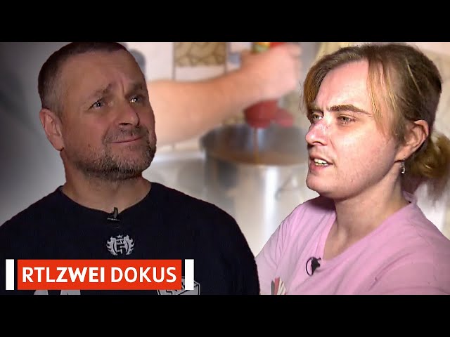 With curry ketchup: Olaf conjures up a Bolognese! 😅 | Hartz, Red, Gold | RTLZWEI Documentaries #144
