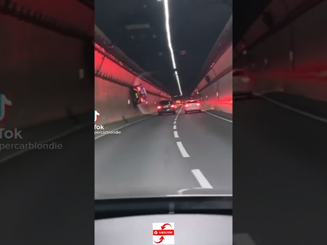 Lamborghini supercars a grande vitesse fuit la police #short #car #voiture #Drive