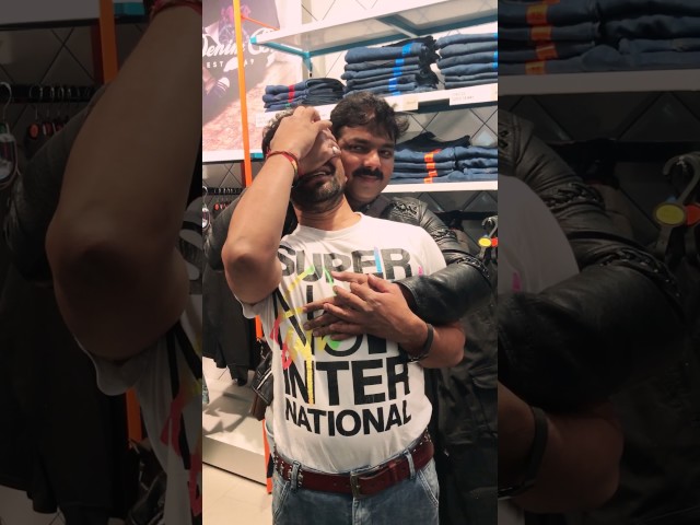 Pawan singh kidding with Dinesh lal