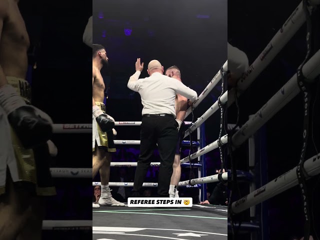 AZIM STOPS MURRAY 🤯 | #TheWorldAwaits | Now | DAZN | BBC Two & iPlayer | Copper Box Arena