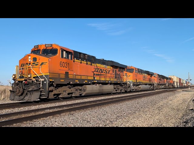 🇺🇸 Massive 7-Engine BNSF Intermodal Train Throttles to MAX and Takes Off with 254 Well Cars!  🇺🇸